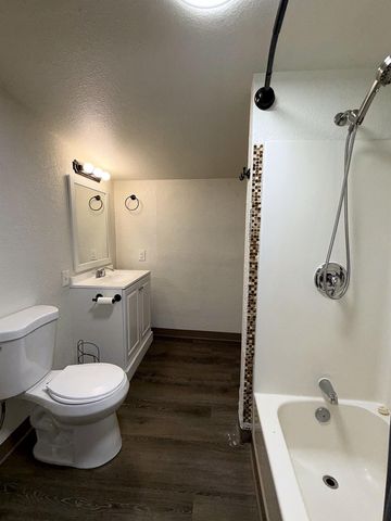 1711 E Desmet Ave, Spokane, WA 99202