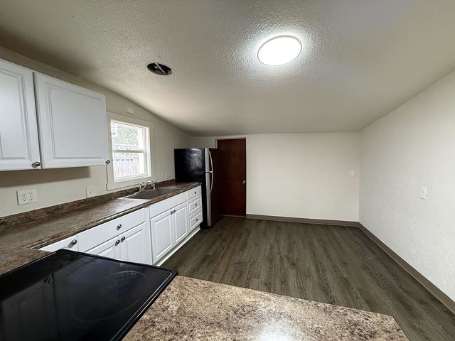 1711 E Desmet Ave, Spokane, WA 99202