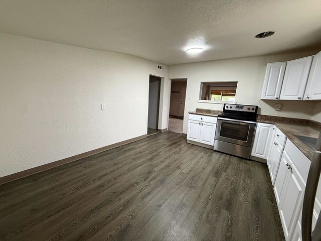 1711 E Desmet Ave, Spokane, WA 99202