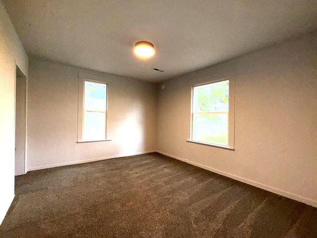1711 E Desmet Ave, Spokane, WA 99202