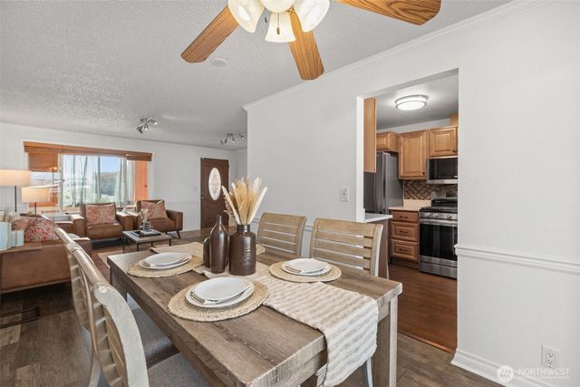 24527 36th Avenue S, Kent, WA 98032