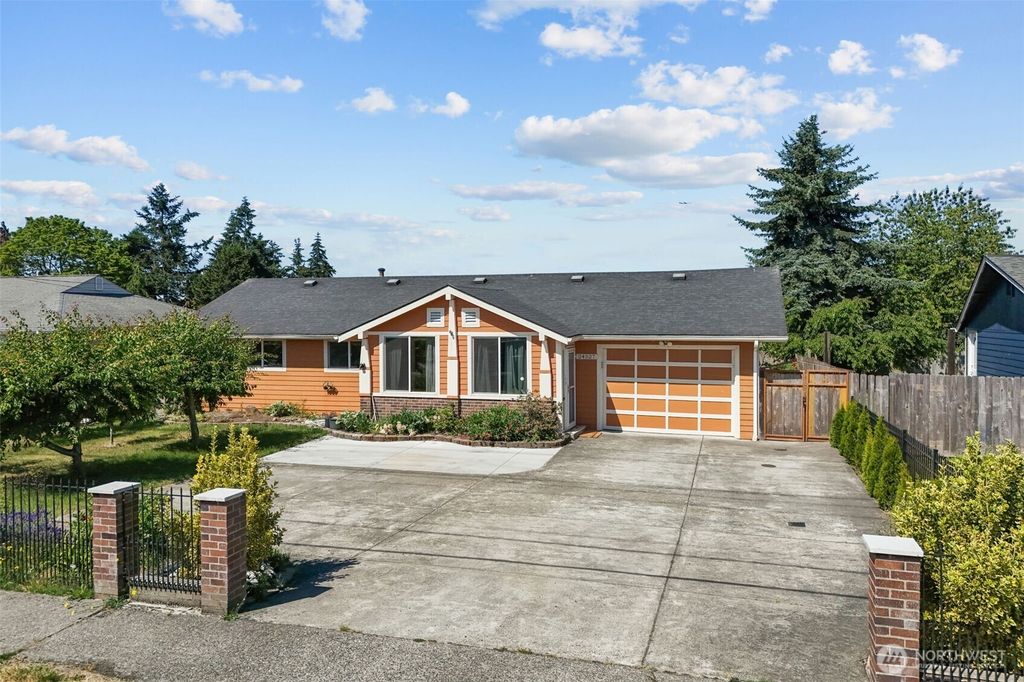 24527 36th Avenue S, Kent, WA 98032