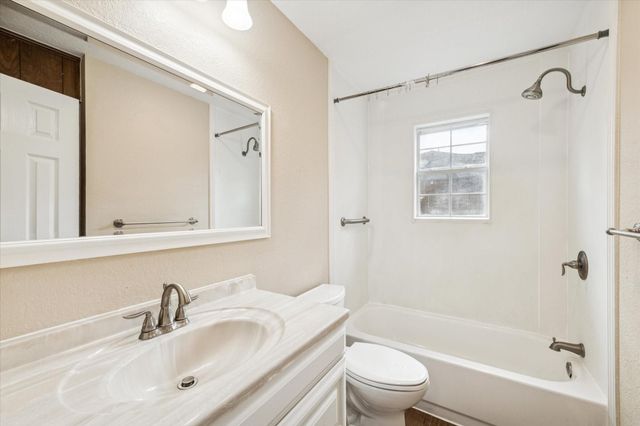 1807 Parkcrest Street, Alvin, TX 77511