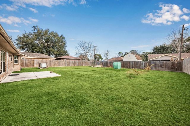 1807 Parkcrest Street, Alvin, TX 77511