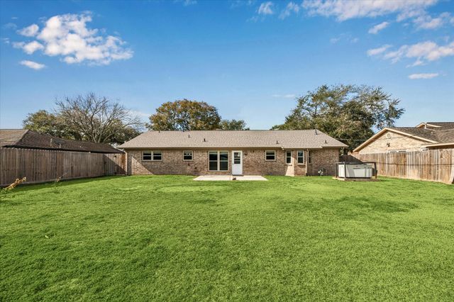 1807 Parkcrest Street, Alvin, TX 77511