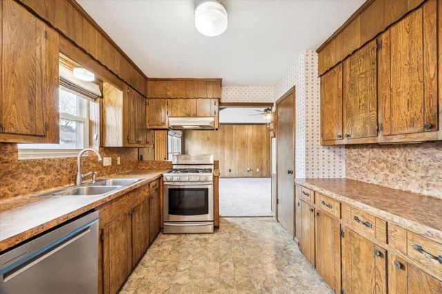 1807 Parkcrest Street, Alvin, TX 77511