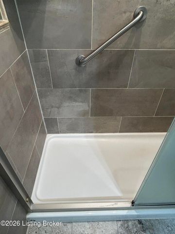 6109 Yellowsands Dr, Louisville, KY 40219