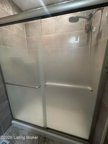 6109 Yellowsands Dr, Louisville, KY 40219