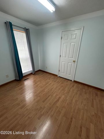 6109 Yellowsands Dr, Louisville, KY 40219