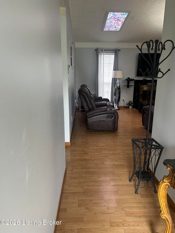 6109 Yellowsands Dr, Louisville, KY 40219