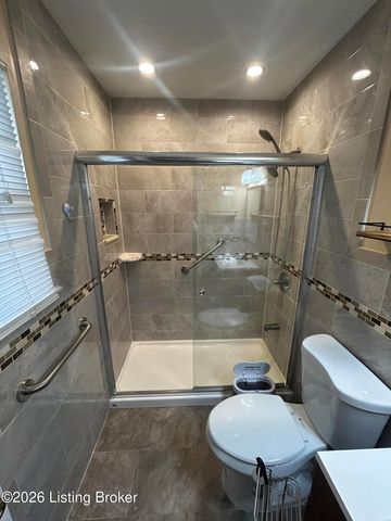 6109 Yellowsands Dr, Louisville, KY 40219