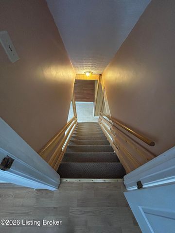 6109 Yellowsands Dr, Louisville, KY 40219