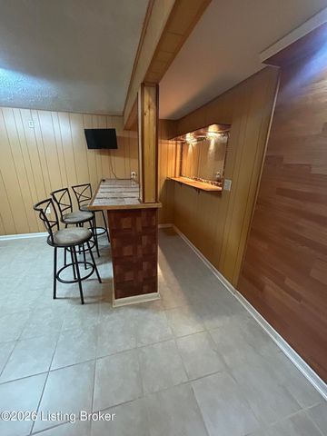 6109 Yellowsands Dr, Louisville, KY 40219