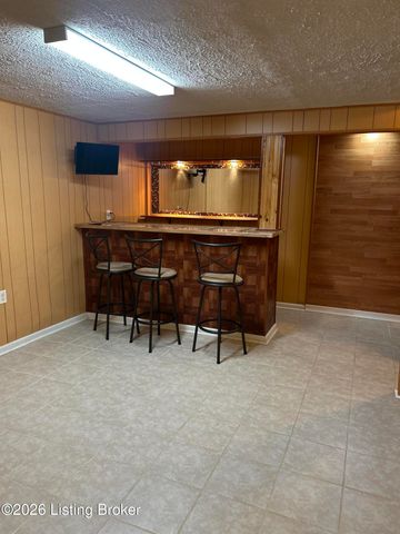 6109 Yellowsands Dr, Louisville, KY 40219