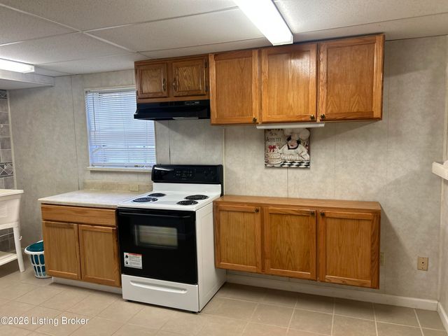 6109 Yellowsands Dr, Louisville, KY 40219