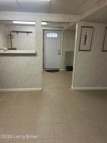 6109 Yellowsands Dr, Louisville, KY 40219