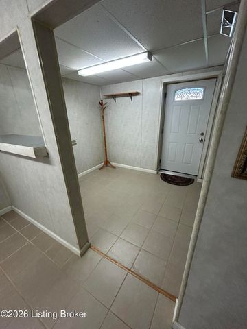 6109 Yellowsands Dr, Louisville, KY 40219