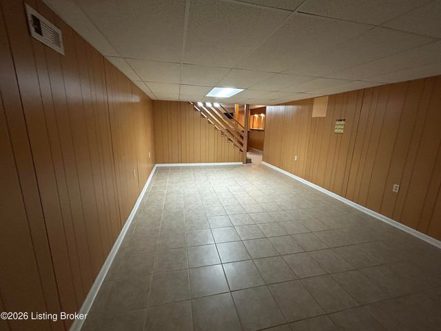 6109 Yellowsands Dr, Louisville, KY 40219