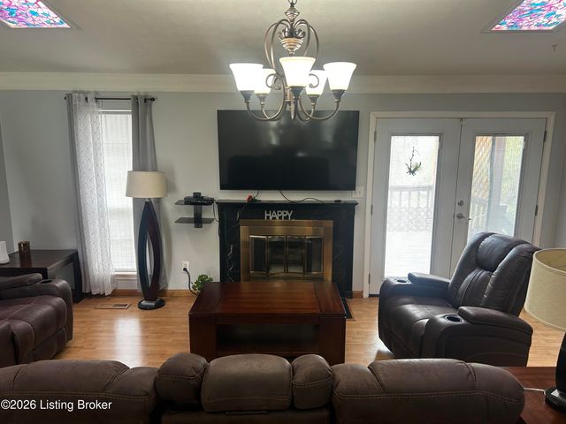 6109 Yellowsands Dr, Louisville, KY 40219