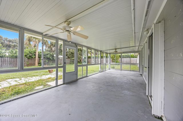 138 W Pasco Lane, Cocoa Beach, FL 32931