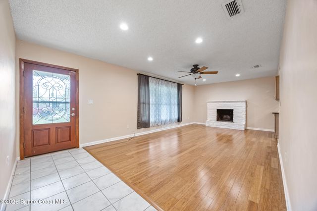 138 W Pasco Lane, Cocoa Beach, FL 32931