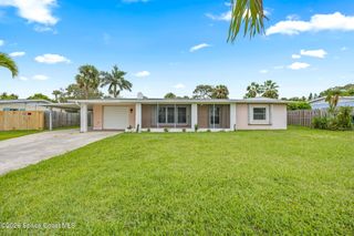 138 W Pasco Lane, Cocoa Beach, FL 32931