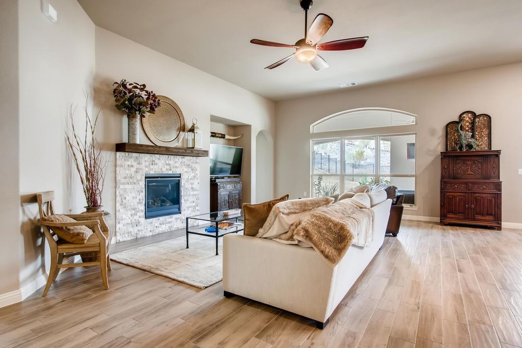 303 Highland Village CV, Lakeway, TX 78738