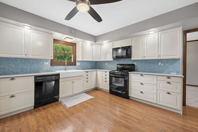 601 Menominee Lane, Naperville, IL 60563