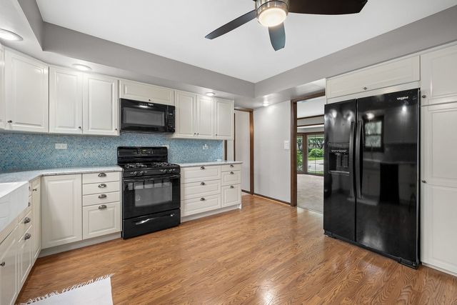 601 Menominee Lane, Naperville, IL 60563