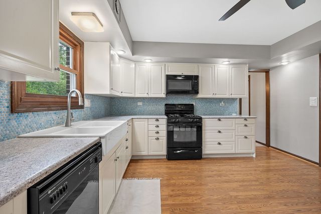 601 Menominee Lane, Naperville, IL 60563