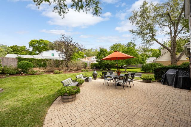 601 Menominee Lane, Naperville, IL 60563