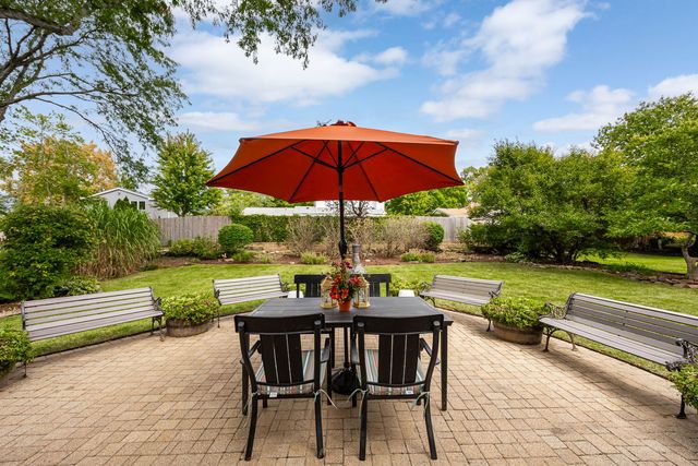 601 Menominee Lane, Naperville, IL 60563
