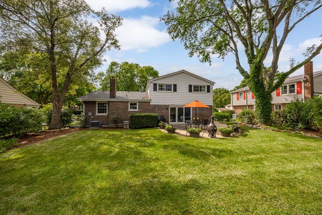 601 Menominee Lane, Naperville, IL 60563