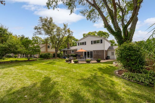601 Menominee Lane, Naperville, IL 60563