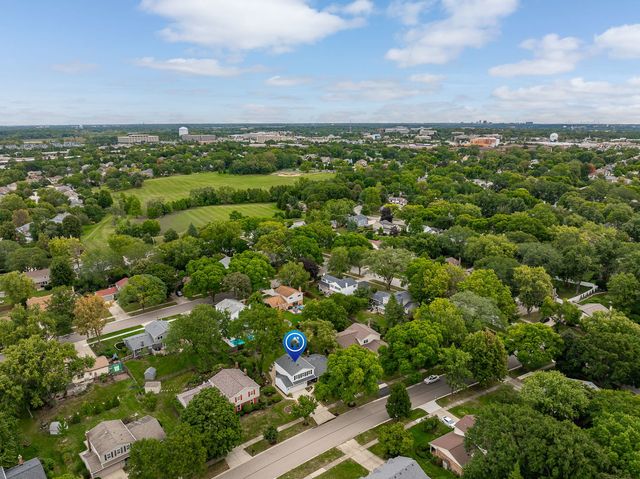 601 Menominee Lane, Naperville, IL 60563