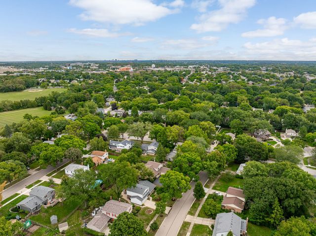 601 Menominee Lane, Naperville, IL 60563