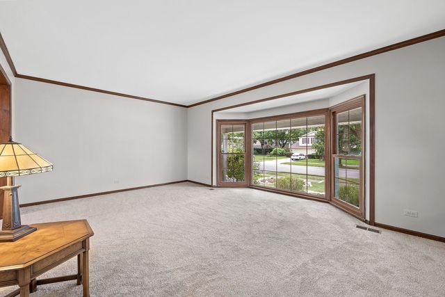 601 Menominee Lane, Naperville, IL 60563