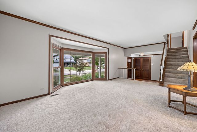 601 Menominee Lane, Naperville, IL 60563