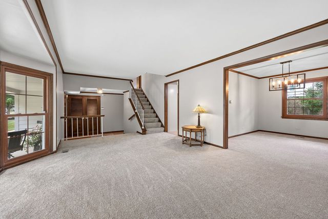 601 Menominee Lane, Naperville, IL 60563