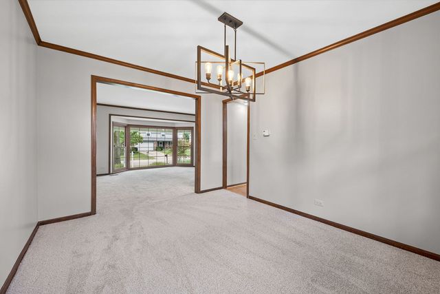 601 Menominee Lane, Naperville, IL 60563