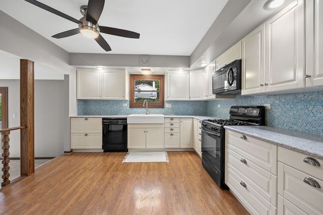 601 Menominee Lane, Naperville, IL 60563
