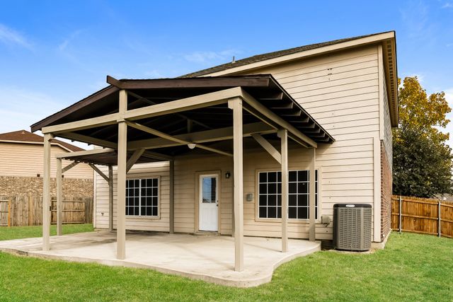 128 Dodge City Court, Newark, TX 76071
