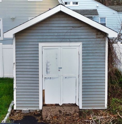 824 Chestnut St, Roselle Boro, NJ 07203