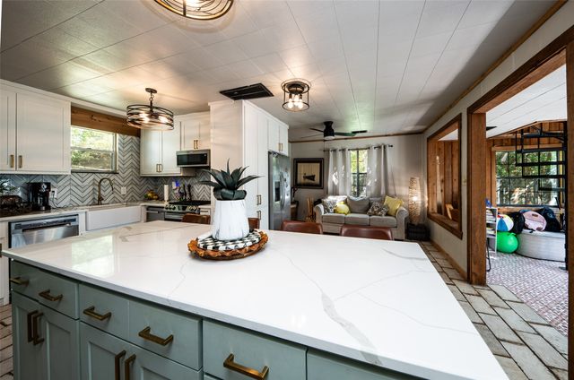 402 Aqua Way, Lake Bridgeport, TX 76426