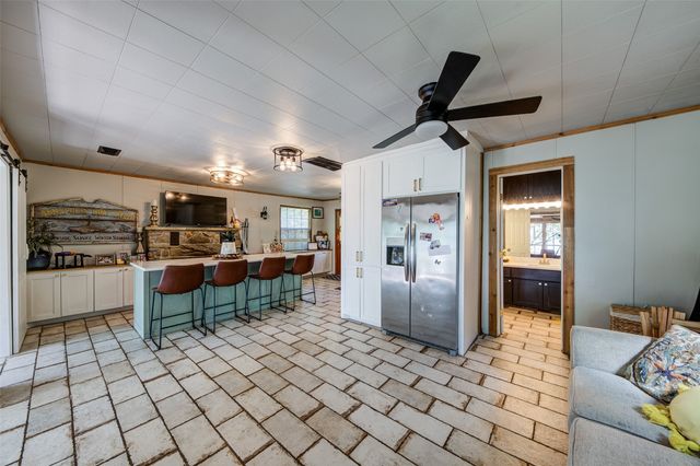 402 Aqua Way, Lake Bridgeport, TX 76426