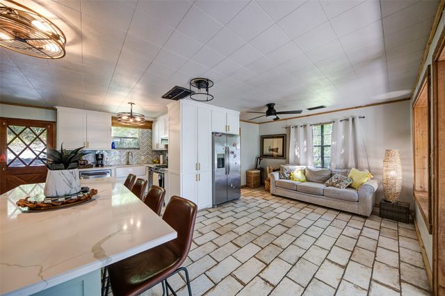 402 Aqua Way, Lake Bridgeport, TX 76426