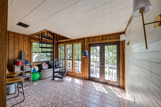 402 Aqua Way, Lake Bridgeport, TX 76426