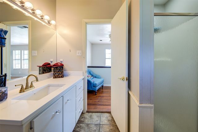 402 Aqua Way, Lake Bridgeport, TX 76426