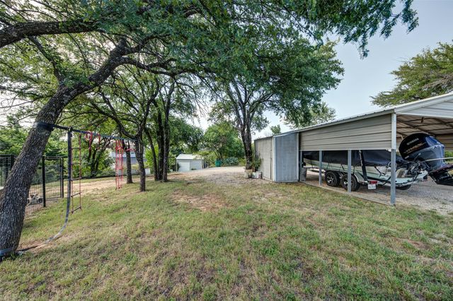 402 Aqua Way, Lake Bridgeport, TX 76426