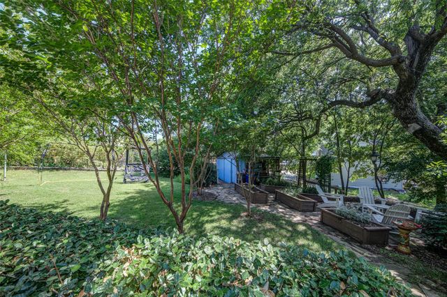 402 Aqua Way, Lake Bridgeport, TX 76426